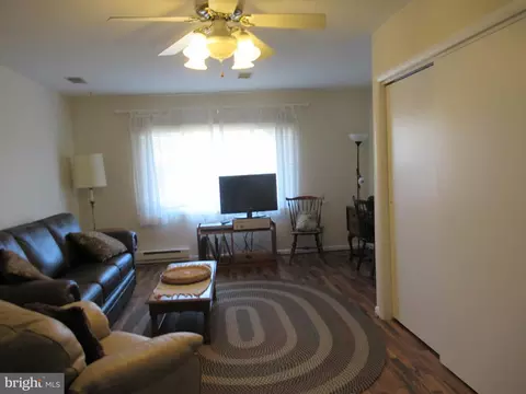 Living - 3603 Tarkington Ln #61 B, Silver Spring, MD 20906 photo 5 of 17