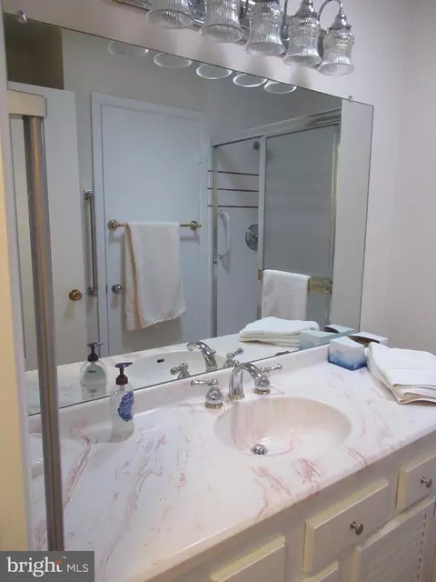 Bath - 3603 Tarkington Ln #61 B, Silver Spring, MD 20906 photo 3 of 6
