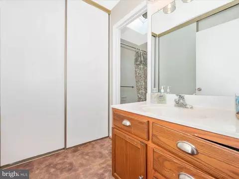 Bath - 3603 Tarkington Ln #61 B, Silver Spring, MD 20906 photo 4 of 6