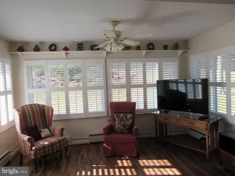 Living - 3603 Tarkington Ln #61 B, Silver Spring, MD 20906 photo 2 of 17