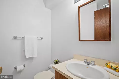 Bath - 8705 Postoak Rd, Potomac, MD 20854 photo 3 of 3