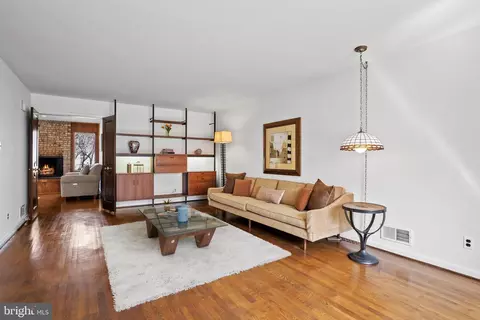 Living - 8705 Postoak Rd, Potomac, MD 20854 photo 3 of 4