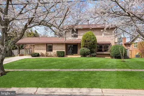 8705 Postoak Rd, Potomac, MD 20854