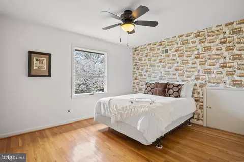 Bedroom - 8705 Postoak Rd, Potomac, MD 20854 photo 3 of 4