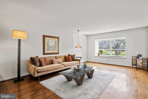 Living - 8705 Postoak Rd, Potomac, MD 20854 photo 4 of 4