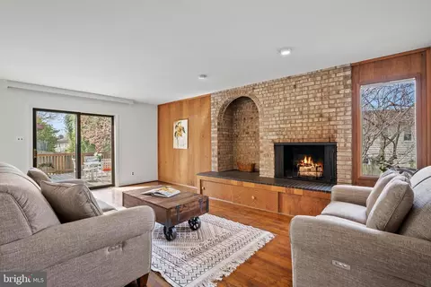 Living - 8705 Postoak Rd, Potomac, MD 20854 photo 1 of 4