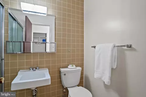 Bath - 8705 Postoak Rd, Potomac, MD 20854 photo 1 of 3