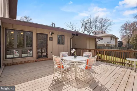 Exterior - 8705 Postoak Rd, Potomac, MD 20854 photo 3 of 5