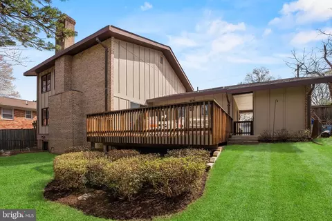 Exterior - 8705 Postoak Rd, Potomac, MD 20854 photo 4 of 5