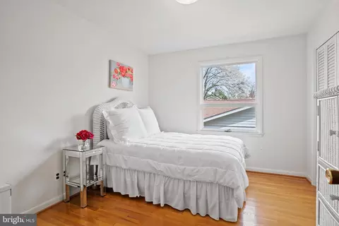 Bedroom - 8705 Postoak Rd, Potomac, MD 20854 photo 2 of 4
