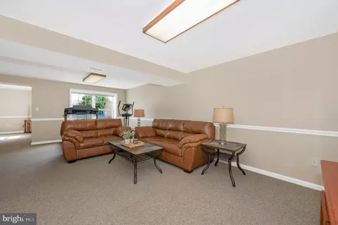 Living - 19707 Selby Ave, Poolesville, MD 20837 photo 10 of 10