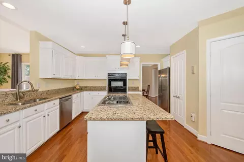 Kitchen - 19707 Selby Ave, Poolesville, MD 20837 photo 5 of 6
