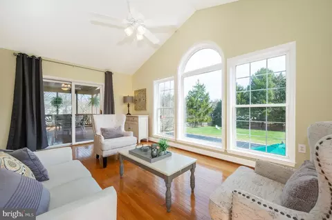 Living - 19707 Selby Ave, Poolesville, MD 20837 photo 8 of 10