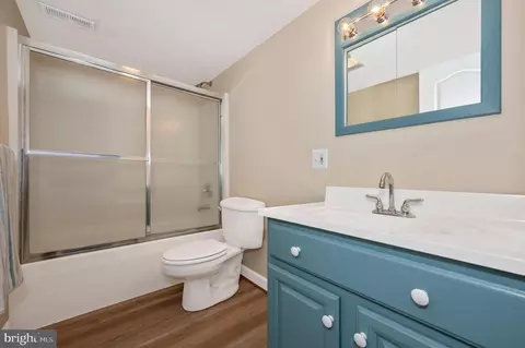 Bath - 19707 Selby Ave, Poolesville, MD 20837 photo 5 of 5