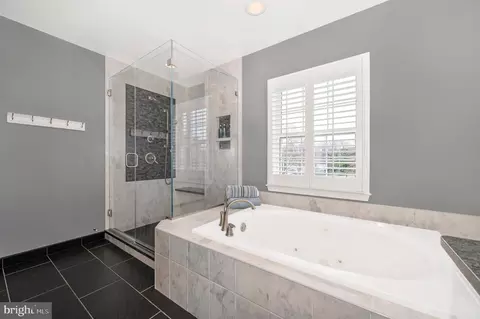 Bath - 19707 Selby Ave, Poolesville, MD 20837 photo 2 of 5