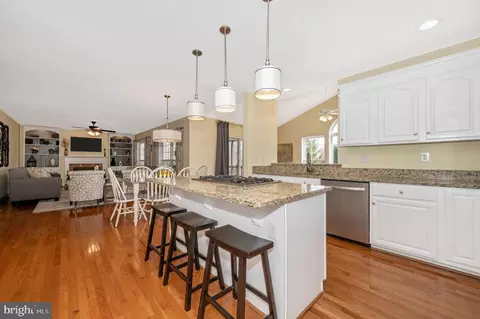 Kitchen - 19707 Selby Ave, Poolesville, MD 20837 photo 4 of 6