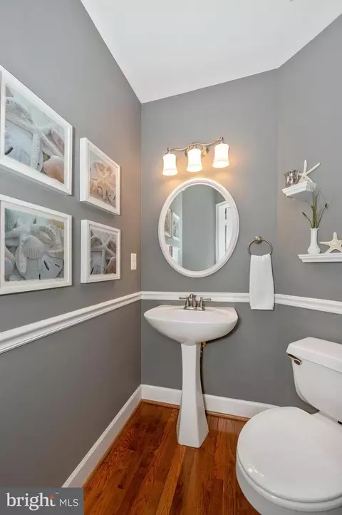Bath - 19707 Selby Ave, Poolesville, MD 20837 photo 1 of 5