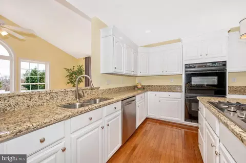 Kitchen - 19707 Selby Ave, Poolesville, MD 20837 photo 2 of 6
