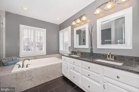 Bath - 19707 Selby Ave, Poolesville, MD 20837 photo 3 of 5
