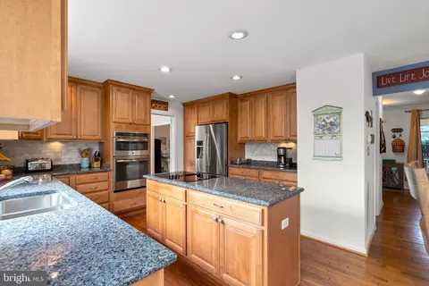 Kitchen - 4208 Thorncroft Ter, Olney, MD 20832 photo 3 of 5