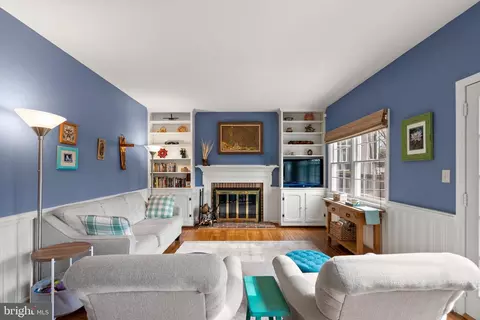 Living - 4208 Thorncroft Ter, Olney, MD 20832 photo 3 of 9