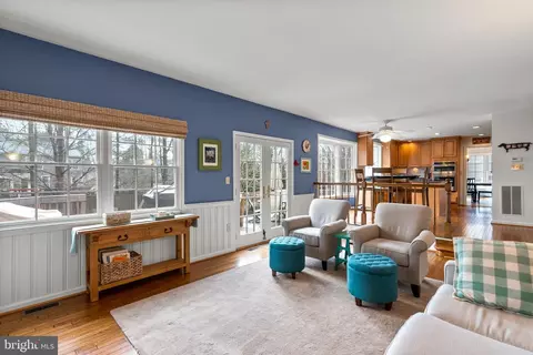 Living - 4208 Thorncroft Ter, Olney, MD 20832 photo 6 of 9