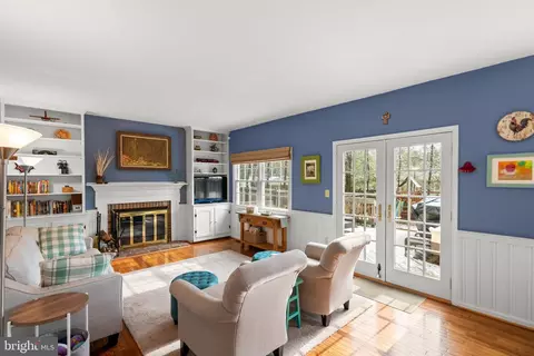 Living - 4208 Thorncroft Ter, Olney, MD 20832 photo 2 of 9