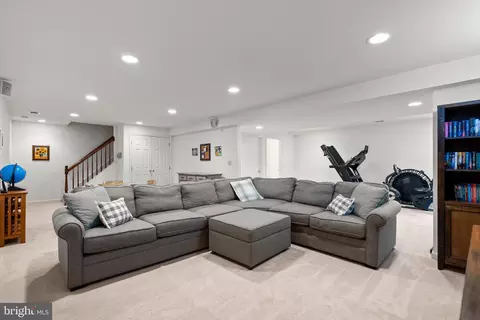 Living - 4208 Thorncroft Ter, Olney, MD 20832 photo 8 of 9