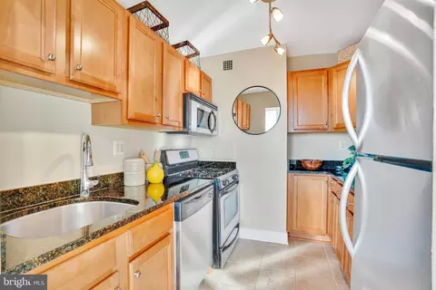 Kitchen - 1220 Blair Mill Rd #403, Silver Spring, MD 20910 photo 2 of 2