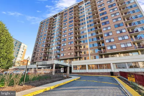 Exterior - 1220 Blair Mill Rd #403, Silver Spring, MD 20910 photo 3 of 3