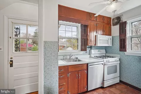 209 Baden St, Silver Spring, MD 20901 photo 8
