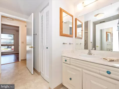 Bath - 3546 Chiswick Ct #36-B, Silver Spring, MD 20906 photo 3 of 5