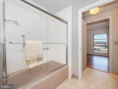 Bath - 3546 Chiswick Ct #36-B, Silver Spring, MD 20906 photo 4 of 5