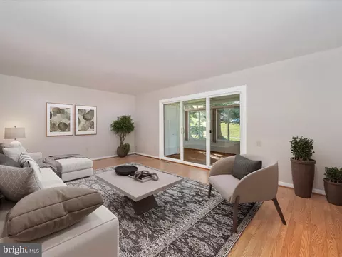 Living - 3546 Chiswick Ct #36-B, Silver Spring, MD 20906 photo 2 of 6