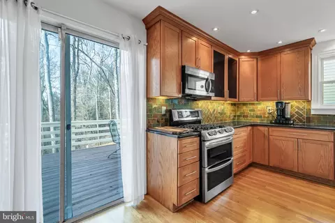 Kitchen - 10019 Pratt Pl, Silver Spring, MD 20910 photo 5 of 7