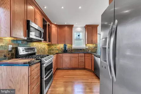 Kitchen - 10019 Pratt Pl, Silver Spring, MD 20910 photo 2 of 7