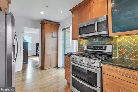 Kitchen - 10019 Pratt Pl, Silver Spring, MD 20910 photo 4 of 7