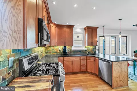 Kitchen - 10019 Pratt Pl, Silver Spring, MD 20910 photo 3 of 7