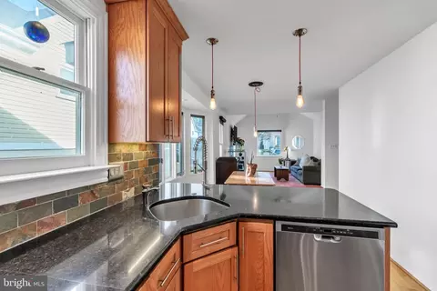 Kitchen - 10019 Pratt Pl, Silver Spring, MD 20910 photo 6 of 7