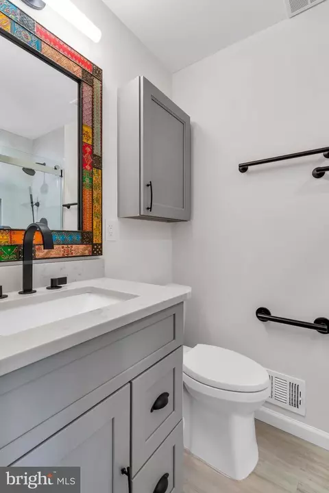 Bath - 10019 Pratt Pl, Silver Spring, MD 20910 photo 2 of 3
