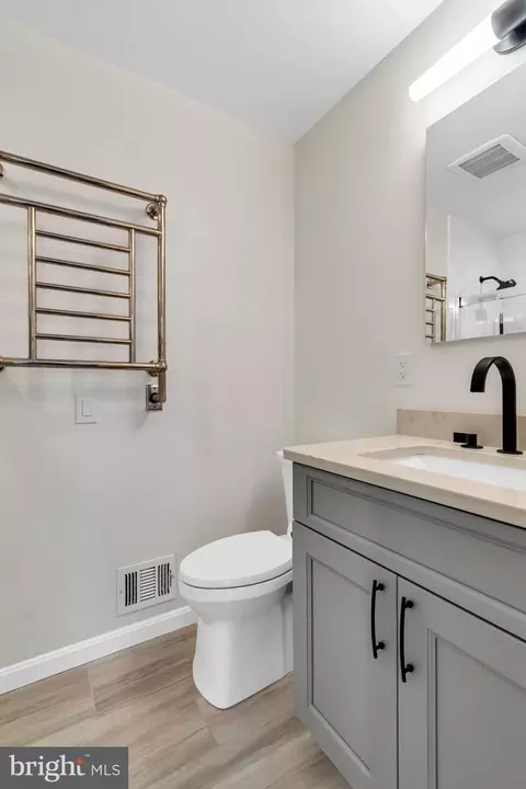 Bath - 10019 Pratt Pl, Silver Spring, MD 20910 photo 1 of 3