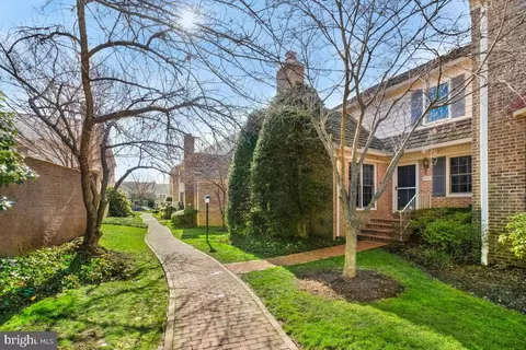 10910 Brewer House Rd, Rockville, MD 20852