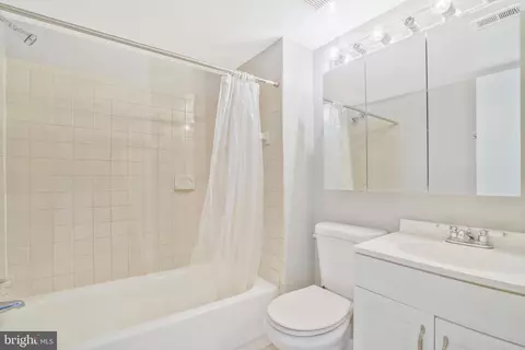 Bath - 9806 Georgia Ave #22-103, Silver Spring, MD 20902 photo 1 of 1