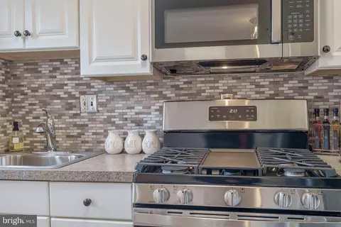 Kitchen - 1764 E West Hwy, Silver Spring, MD 20910 photo 2 of 4