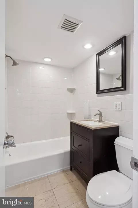 Bath - 11514 Bucknell Dr #114, Silver Spring, MD 20902 photo 1 of 1