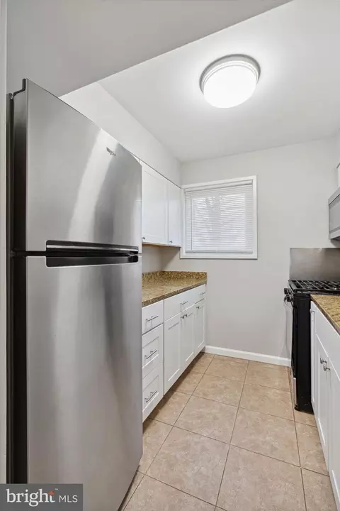 Kitchen - 11514 Bucknell Dr #114, Silver Spring, MD 20902 photo 2 of 3