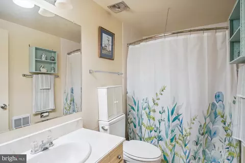Bath - 3322 Chiswick Ct #61-2H, Silver Spring, MD 20906 photo 1 of 1