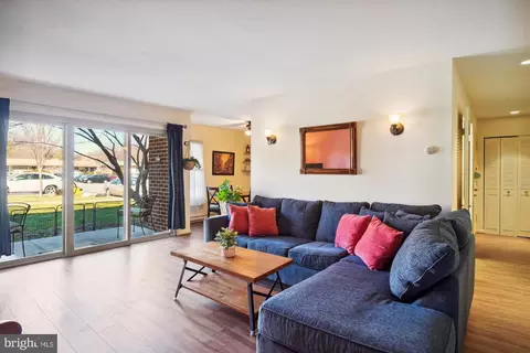 Living - 3322 Chiswick Ct #61-2H, Silver Spring, MD 20906 photo 3 of 4