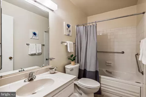 Bath - 1 Pimlico Ct #12-B, Silver Spring, MD 20906 photo 3 of 3