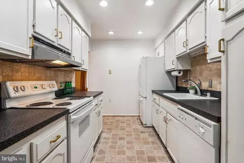 Kitchen - 1 Pimlico Ct #12-B, Silver Spring, MD 20906 photo 3 of 3